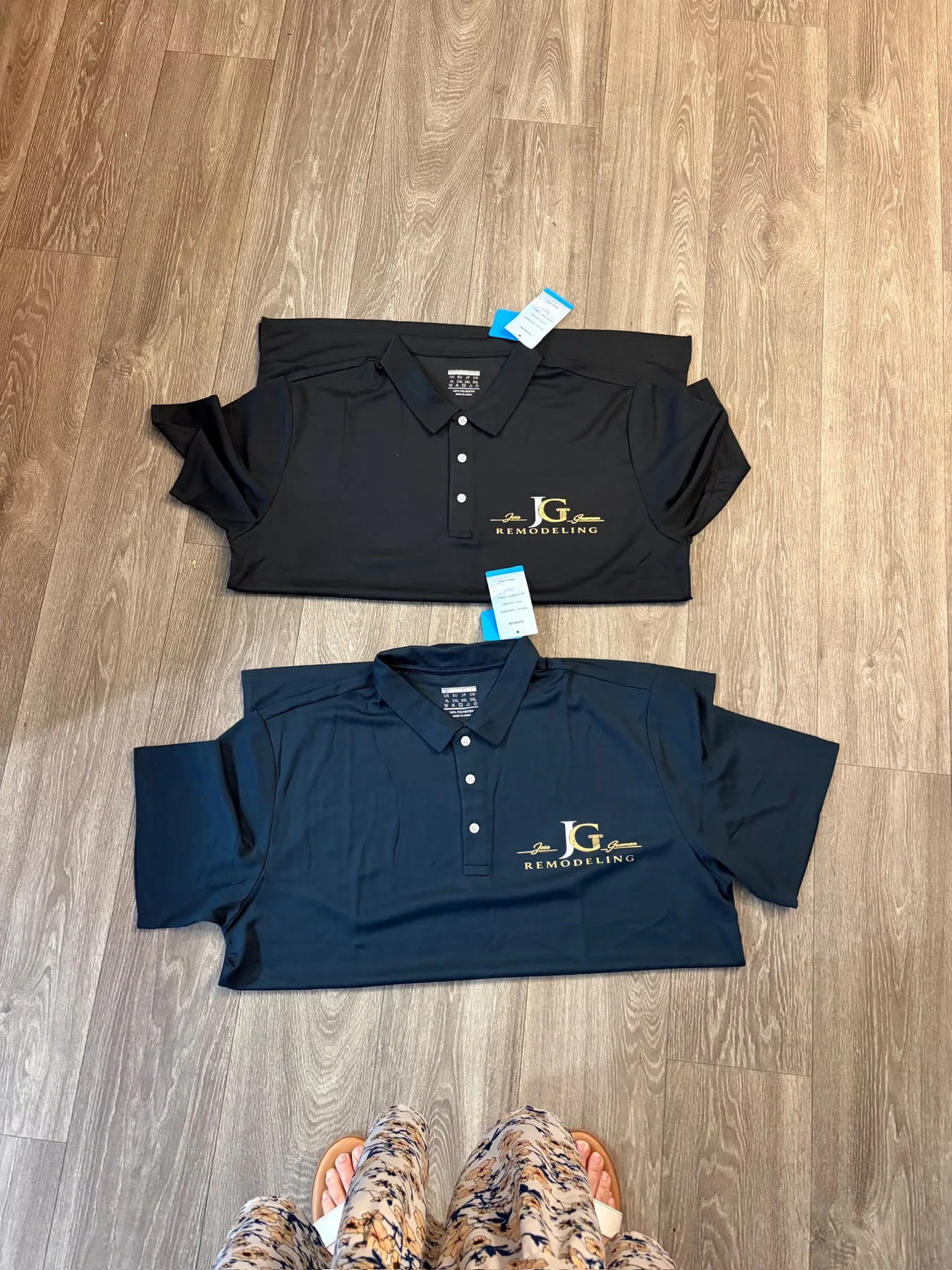 Trabajo realizado de playeras tipo polo personalizadas para negocio