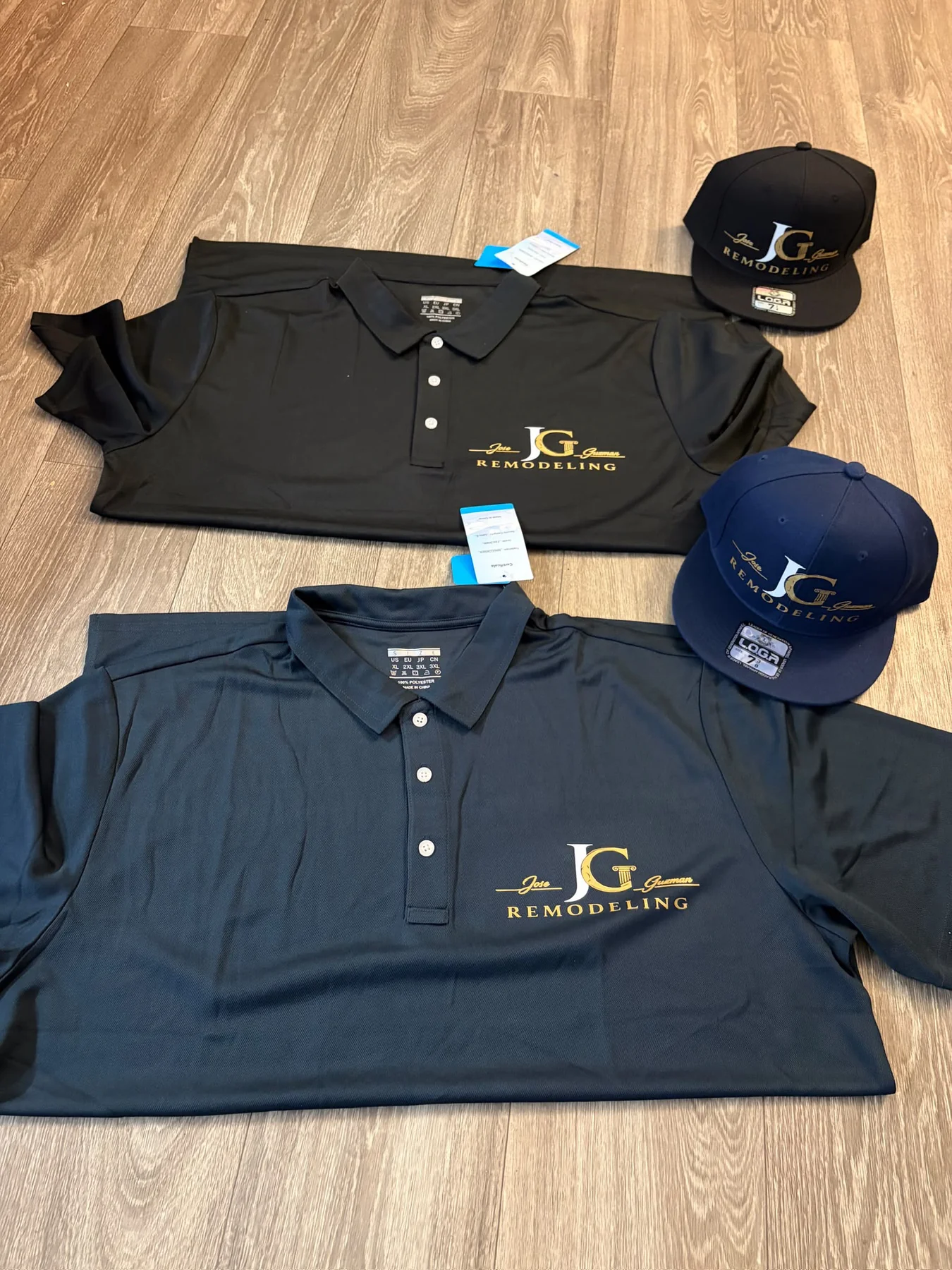 Trabajo realizado de uniformes y gorras personalizadas